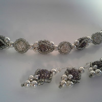 óda na bielu a šedú width=200 height=200